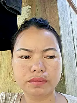 emly-xinh18 online show from September 17, 2025, 5:53 am