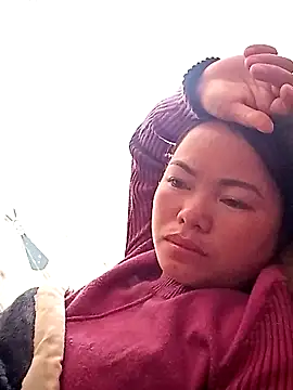 emly-xinh18 online show from November 21, 2025, 7:29 am