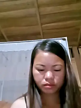 emly-xinh18 online show from September 24, 2025, 9:54 pm