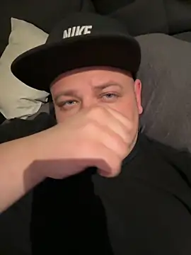 xXLustMolchXx online show from November 7, 2025, 5:39 pm