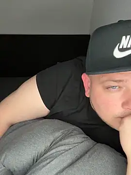 xXLustMolchXx online show from September 29, 2025, 4:23 pm