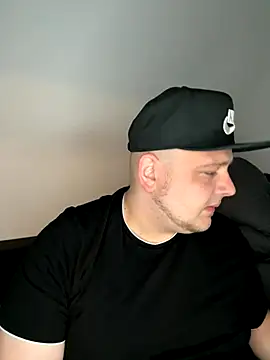 xXLustMolchXx online show from October 5, 2025, 4:20 pm