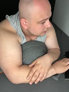 xXLustMolchXx online show from September 28, 2025, 8:32 am