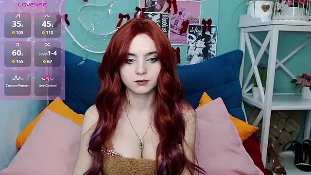 Snapshot of VivienneRo chatting on December 18, 2025, 5:45 am VivienneRo online show from December 18, 2025, 5:45 am