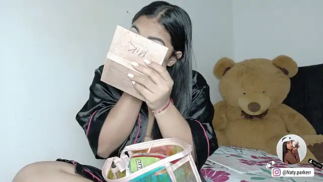 Natashaparker   online show from April 16, 2026, 9:04 pm