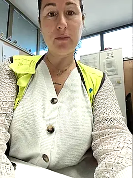 Snapshot of bichota85 chatting on April 16, 2026, 10:05 am bichota85 online show from April 16, 2026, 10:05 am