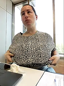 Snapshot of bichota85 chatting on March 11, 2026, 10:42 am bichota85 online show from March 11, 2026, 10:42 am