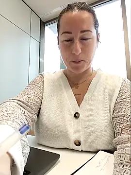 Snapshot of bichota85 chatting on February 2, 2026, 9:30 am bichota85 online show from February 2, 2026, 9:30 am