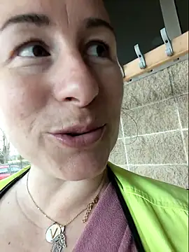 Snapshot of bichota85 chatting on March 19, 2026, 10:59 am bichota85 online show from March 19, 2026, 10:59 am