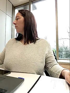 Snapshot of bichota85 chatting on March 4, 2026, 10:34 am bichota85 online show from March 4, 2026, 10:34 am