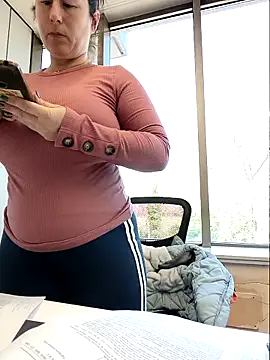 Snapshot of bichota85 chatting on March 23, 2026, 10:04 am bichota85 online show from March 23, 2026, 10:04 am