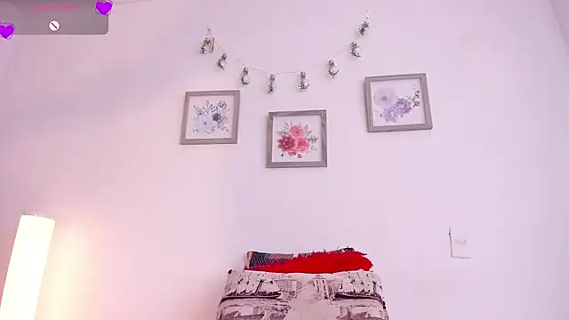 mely rosse  online show from April 14, 2026, 1:05 pm