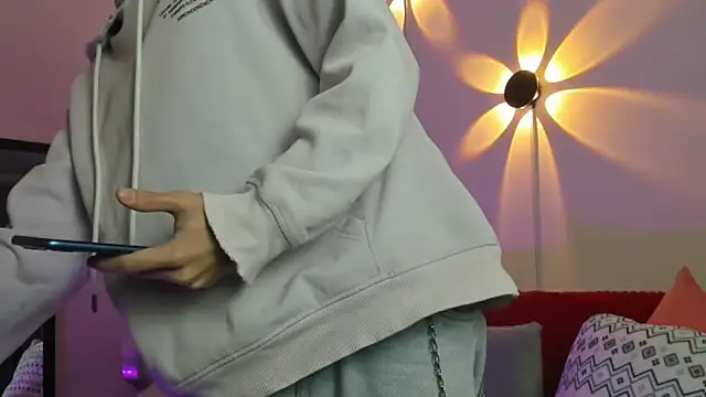 bellmontneon online show from September 22, 2025, 11:16 am