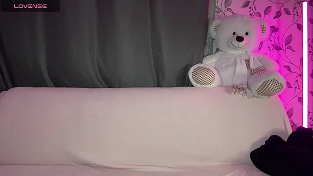 Snapshot of coupleinspire chatting on November 11, 2025, 8:14 pm coupleinspire online show from November 11, 2025, 8:14 pm