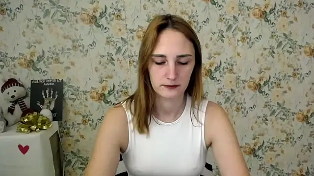 Milana Cutie  online show from October 20, 2025, 6:04 am