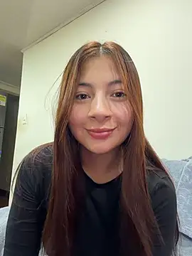 Snapshot of Karlee_Grey1 chatting on May 9, 2026, 3:32 am Karlee Grey1 online show from May 9, 2026, 3:32 am