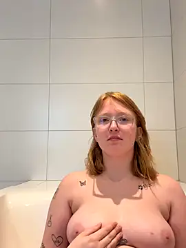 Snapshot of roxybliss3 chatting on November 10, 2025, 2:55 pm roxybliss3 online show from November 10, 2025, 2:55 pm