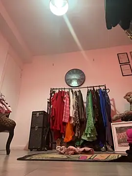 Snapshot of QueenStacyxox chatting on October 6, 2025, 8:20 pm QueenStacyxox online show from October 6, 2025, 8:20 pm