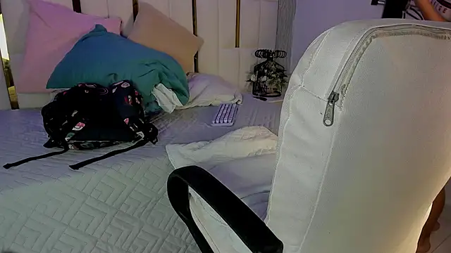 mia vy online show from June 9, 2026, 3:07 am