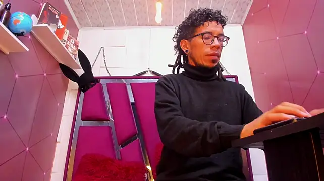 Snapshot of Alien_high chatting on September 26, 2025, 12:12 pm Alien high online show from September 26, 2025, 12:12 pm