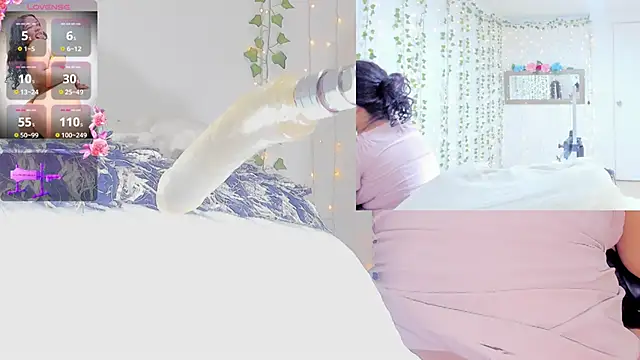 Snapshot of Ashley__Jones__ chatting on April 10, 2026, 9:05 am Ashley Jones online show from April 10, 2026, 9:05 am