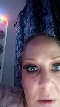 Snapshot of curvybabe88 chatting on October 24, 2025, 6:01 am curvybabe88 online show from October 24, 2025, 6:01 am