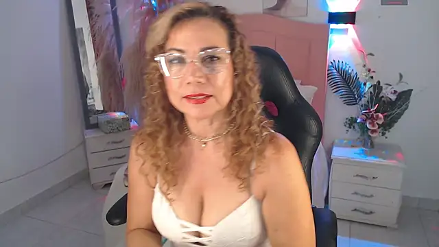 Snapshot of Jademommy_ chatting on December 18, 2025, 8:34 pm Jademommy online show from December 18, 2025, 8:34 pm