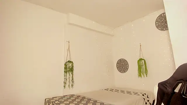 Dakota x18 online show from November 10, 2025, 7:19 pm