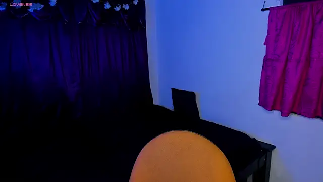 Shairaclark  online show from March 25, 2026, 1:39 am