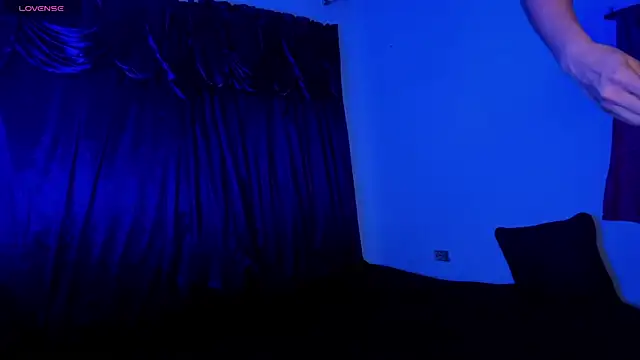 Snapshot of Shairaclark_ chatting on November 27, 2025, 12:44 am Shairaclark online show from November 27, 2025, 12:44 am