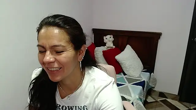 Snapshot of camilavargas_ chatting on July 14, 2026, 4:35 pm camilavargas online show from July 14, 2026, 4:35 pm