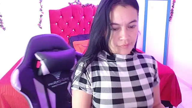 cristal1609 online show from February 4, 2026, 12:33 pm