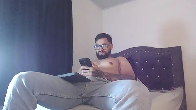 Chrys harris77 online show from April 14, 2026, 5:01 am