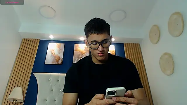 Snapshot of SalvadorFit chatting on March 13, 2026, 8:25 pm SalvadorFit online show from March 13, 2026, 8:25 pm