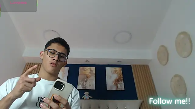 Snapshot of SalvadorFit chatting on March 20, 2026, 8:32 pm SalvadorFit online show from March 20, 2026, 8:32 pm