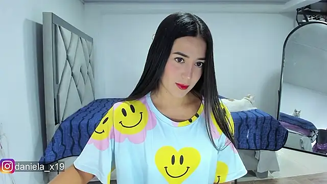 Snapshot of Daniela_x19 chatting on February 5, 2026, 12:39 am Daniela x19 online show from February 5, 2026, 12:39 am