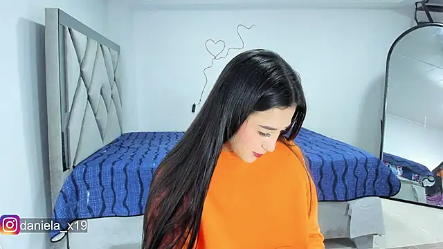 Snapshot of Daniela_x19 chatting on February 24, 2026, 12:44 am Daniela x19 online show from February 24, 2026, 12:44 am