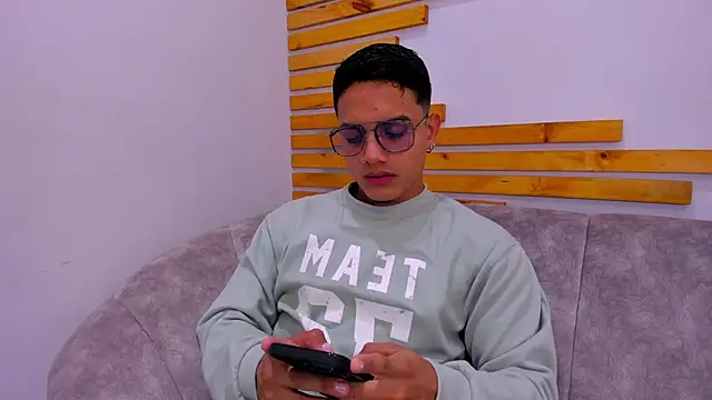 Snapshot of axel_vega chatting on September 30, 2025, 7:09 pm axel vega online show from September 30, 2025, 7:09 pm