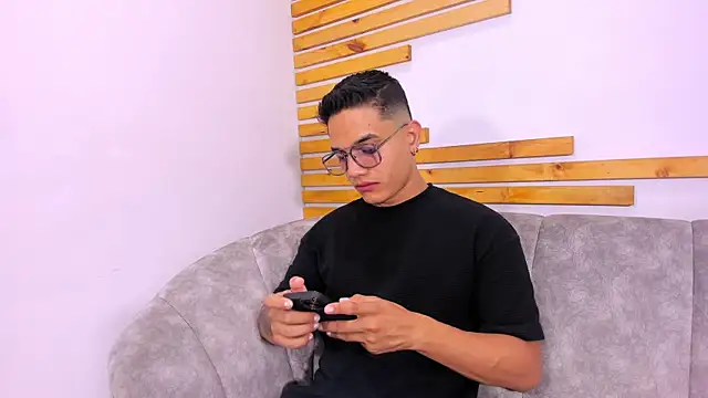 Snapshot of axel_vega chatting on October 7, 2025, 7:37 pm axel vega online show from October 7, 2025, 7:37 pm