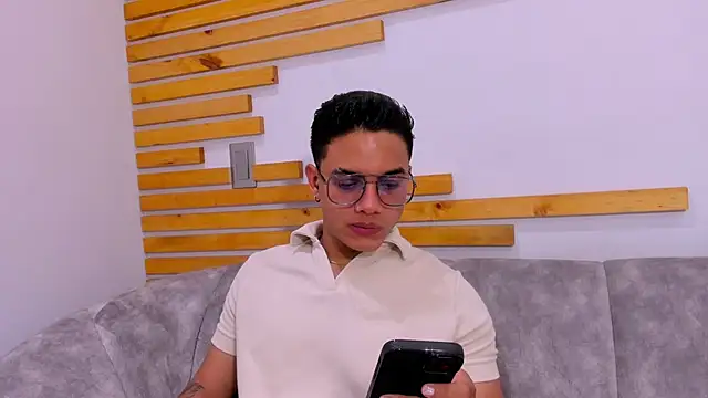 Snapshot of axel_vega chatting on October 6, 2025, 1:12 pm axel vega online show from October 6, 2025, 1:12 pm