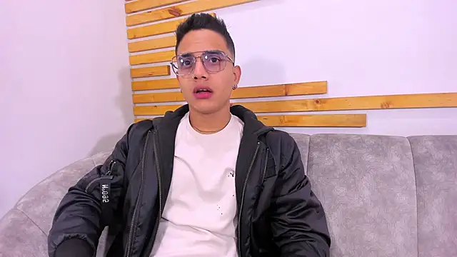 Snapshot of axel_vega chatting on October 8, 2025, 1:23 pm axel vega online show from October 8, 2025, 1:23 pm