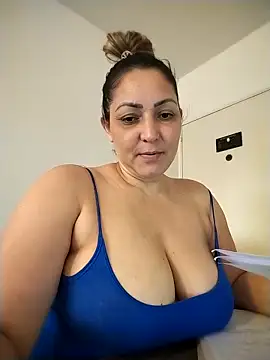 Lunita86 online show from April 20, 2026, 3:02 pm