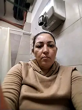 Lunita86 online show from April 14, 2026, 3:50 pm