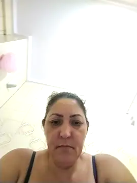 Lunita86 online show from April 21, 2026, 5:19 pm