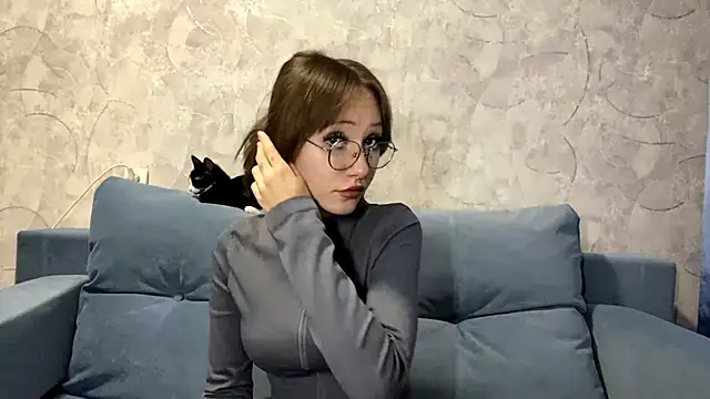 SetsukoBuddemeyer online show from November 5, 2025, 10:51 am