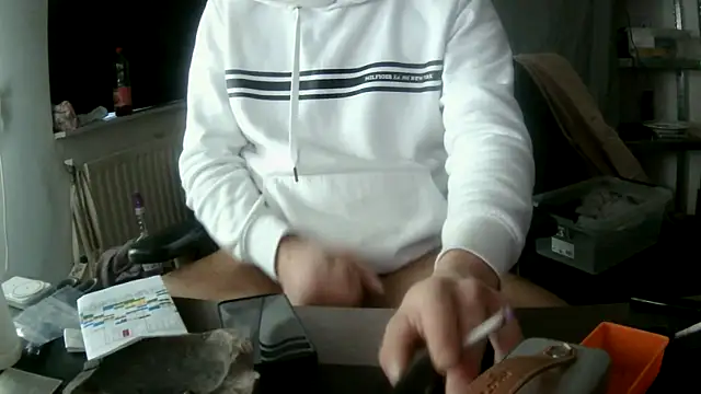 Snapshot of monty19cm chatting on April 25, 2026, 7:55 am monty19cm online show from April 25, 2026, 7:55 am