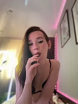 Valirae online show from October 11, 2025, 4:35 am