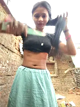 Snapshot of R_Roshni chatting on April 17, 2026, 12:57 am R Roshni online show from April 17, 2026, 12:57 am