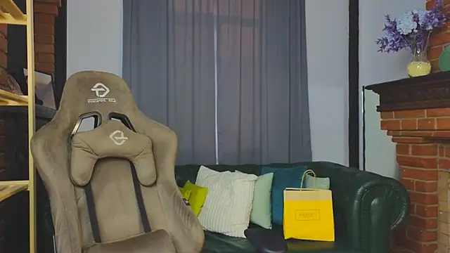 Snapshot of Marta_Wils chatting on November 19, 2025, 3:28 am Marta Wils online show from November 19, 2025, 3:28 am