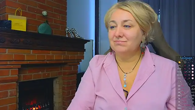 Snapshot of Marta_Wils chatting on September 30, 2025, 6:52 am Marta Wils online show from September 30, 2025, 6:52 am